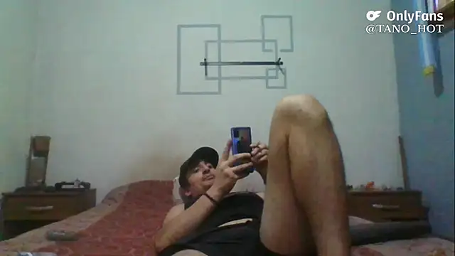 italianbighorse22 online show from October 22, 11:30 pm