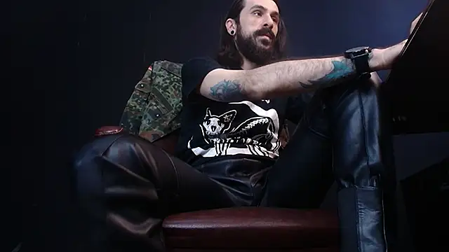 Snapshot of AxelColton chatting on February 21, 10:50 am AxelColton online show from February 21, 10:50 am