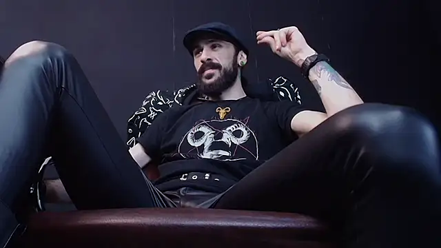Snapshot of AxelColton chatting on January 30, 6:46 am AxelColton online show from January 30, 6:46 am