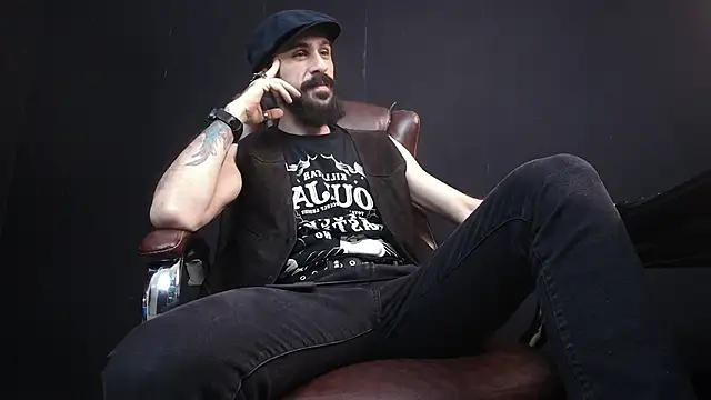 Snapshot of AxelColton chatting on February 15, 6:23 am AxelColton online show from February 15, 6:23 am