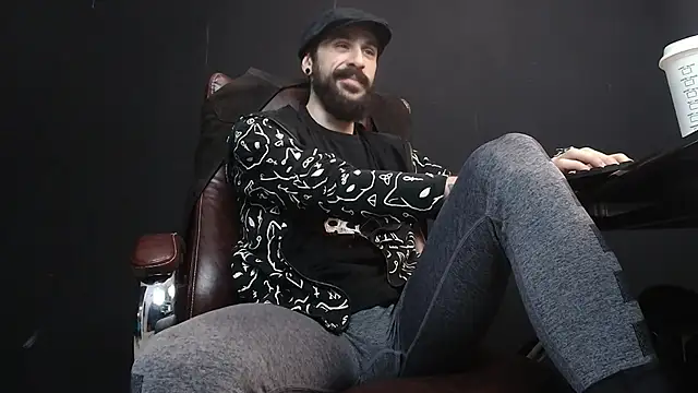 Snapshot of AxelColton chatting on February 9, 6:01 am AxelColton online show from February 9, 6:01 am