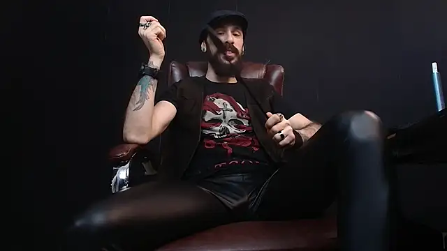 Snapshot of AxelColton chatting on February 14, 6:12 am AxelColton online show from February 14, 6:12 am