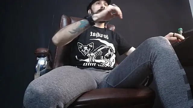 Snapshot of AxelColton chatting on March 2, 5:23 am AxelColton online show from March 2, 5:23 am