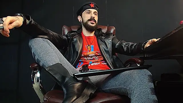 Snapshot of AxelColton chatting on January 21, 6:56 am AxelColton online show from January 21, 6:56 am