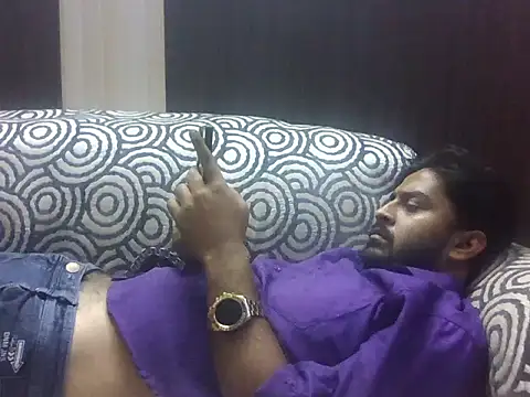 indihotguy online show from October 13, 3:40 pm