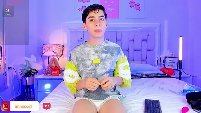 Maxi little online show from October 11, 9:19 pm