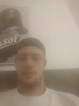 Snapshot of Hessebub chatting on October 16, 5:32 pm Hessebub online show from October 16, 5:32 pm