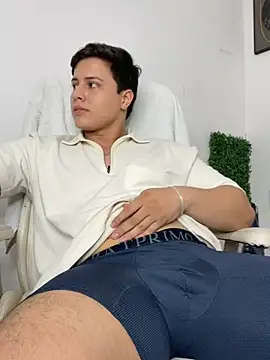 Snapshot of Thom_Ohtani chatting on January 12, 4:42 am Thom Ohtani online show from January 12, 4:42 am