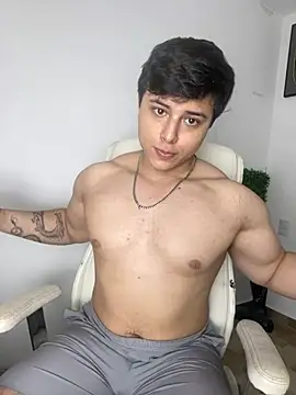 Snapshot of Thom_Ohtani chatting on January 22, 10:17 pm Thom Ohtani online show from January 22, 10:17 pm
