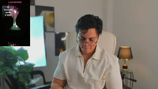 Snapshot of Thom_Ohtani chatting on February 24, 9:52 pm Thom Ohtani online show from February 24, 9:52 pm
