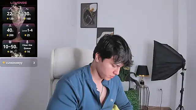 Snapshot of Thom_Ohtani chatting on February 19, 12:35 am Thom Ohtani online show from February 19, 12:35 am