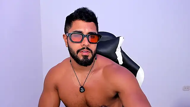 Santiago huntt online show from April 7, 9:04 pm