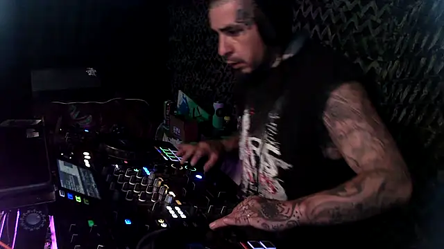 justthetip4209 online show from April 22, 6:12 pm