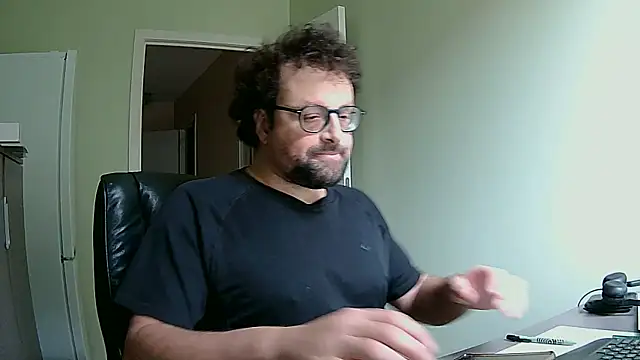 Snapshot of littlehairyman chatting on October 3, 8:08 am littlehairyman online show from October 3, 8:08 am
