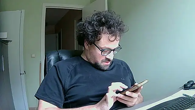 littlehairyman online show from October 28, 8:39 am