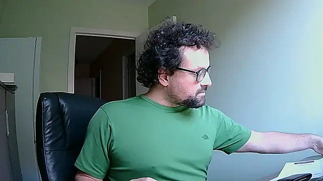 Snapshot of littlehairyman chatting on October 9, 7:13 am littlehairyman online show from October 9, 7:13 am