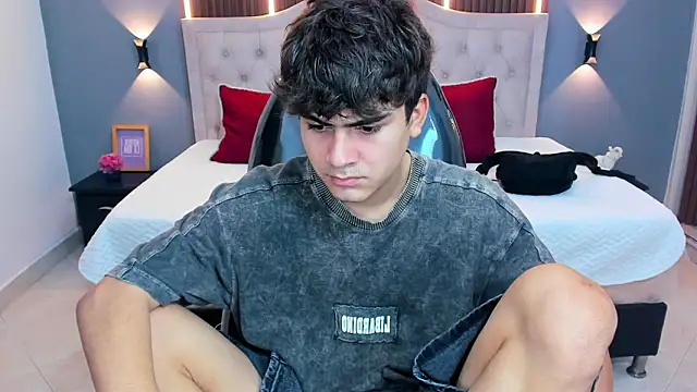 Tommy18   online show from March 27, 3:54 am