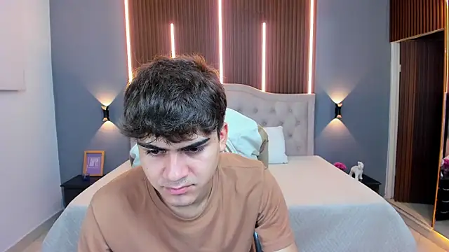 Tommy18   online show from November 19, 3:28 am