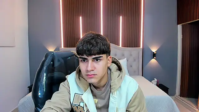 Tommy18   online show from October 9, 3:33 am