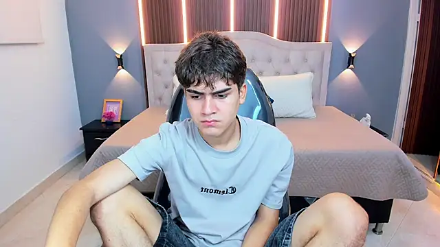 Tommy18   online show from January 16, 4:04 am