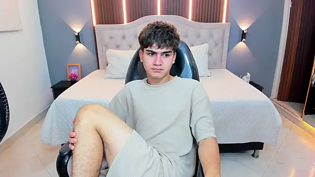 Tommy18   online show from January 10, 4:50 am