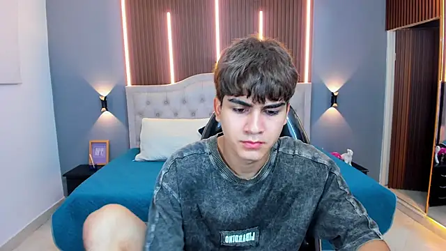 Tommy18   online show from November 26, 3:31 am