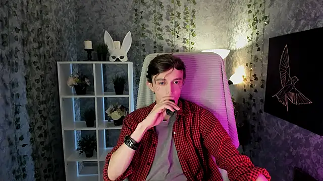 John Weasley online show from October 30, 8:27 am