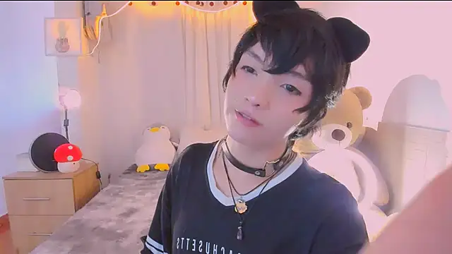 AllanYong18 online show from March 31, 3:58 pm