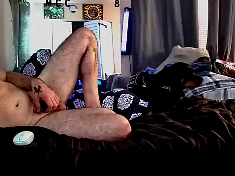 Snapshot of 1badfucka chatting on January 19, 12:17 pm 1badfucka online show from January 19, 12:17 pm