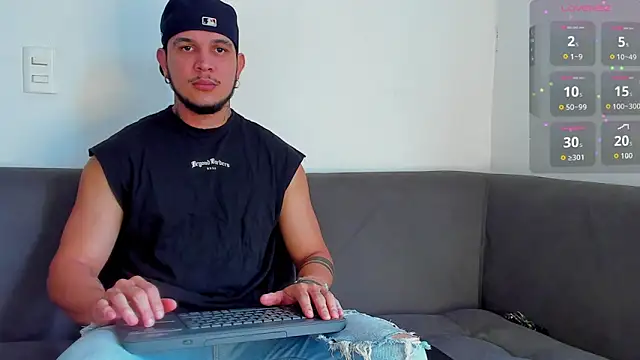 austinoficial online show from October 25, 8:32 pm