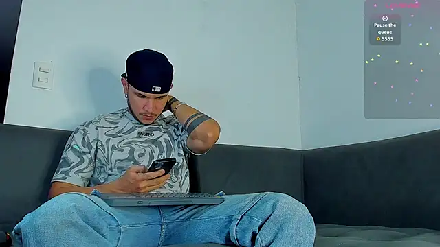 austinoficial online show from October 18, 12:26 am