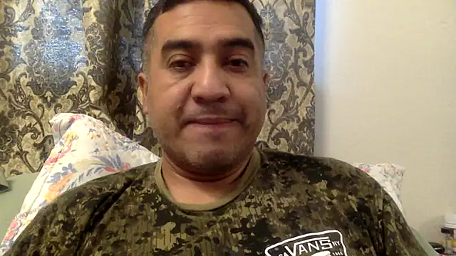 Snapshot of smoothwick chatting on February 15, 3:17 pm smoothwick online show from February 15, 3:17 pm