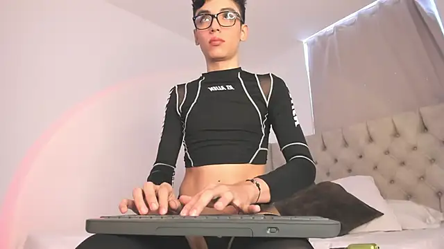 ThomyThompson online show from October 7, 3:49 pm
