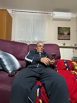 Snapshot of sempreilmio2 chatting on October 2, 8:24 pm sempreilmio2 online show from October 2, 8:24 pm