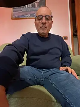 Snapshot of sempreilmio2 chatting on February 12, 2:10 pm sempreilmio2 online show from February 12, 2:10 pm