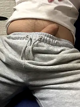 Snapshot of Greeneyes0820 chatting on October 5, 9:35 am Greeneyes0820 online show from October 5, 9:35 am