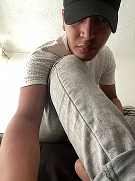 Diegosavage3 online show from February 25, 9:13 pm