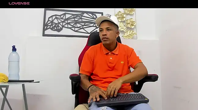 carlos alber12 online show from March 8, 7:29 pm