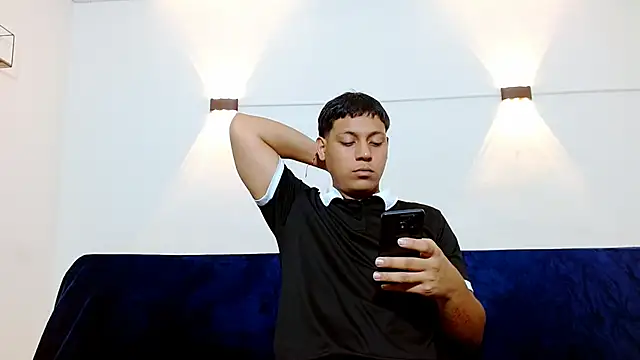 Tylerdrdn online show from October 29, 9:18 pm