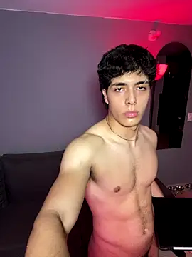 Snapshot of max_ryderr chatting on October 29, 7:00 am max ryderr online show from October 29, 7:00 am