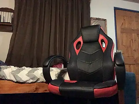 Nooneisthis online show from April 15, 6:24 am