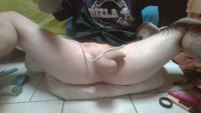 Snapshot of Damn_bro23 chatting on February 10, 2:59 pm Damn bro23 online show from February 10, 2:59 pm