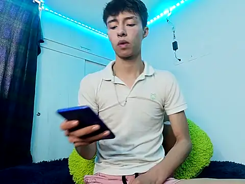 Snapshot of Juanmres chatting on October 3, 2:33 pm Juanmres online show from October 3, 2:33 pm