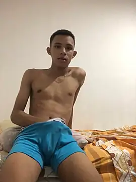 Alvarozzxv online show from February 18, 2:27 am