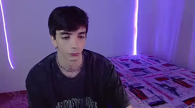 H3ll B0I online show from February 6, 4:53 am