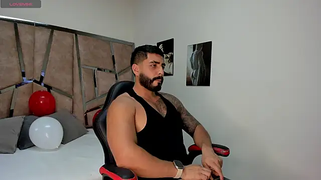 LeandroRusso online show from February 15, 8:01 pm