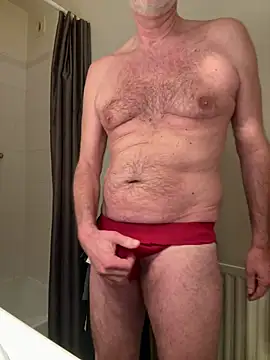 Snapshot of vincent1522 chatting on March 1, 8:47 am vincent1522 online show from March 1, 8:47 am
