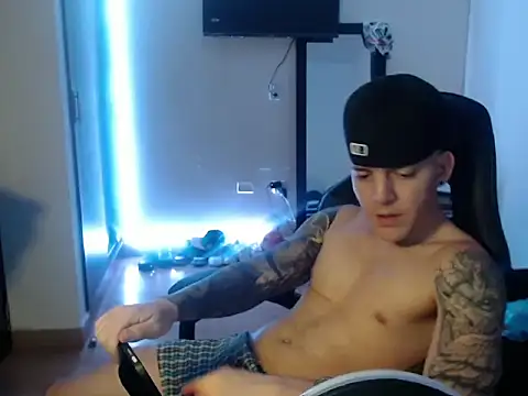 Dann Vargas online show from September 25, 3:27 am