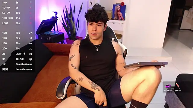 TheAisforAlec online show from October 2, 1:20 am