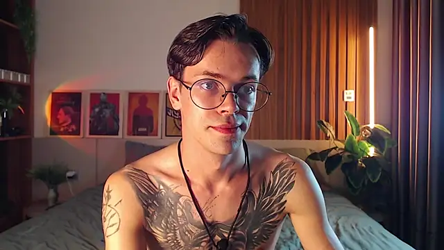 William Henry  online show from April 3, 1:52 pm